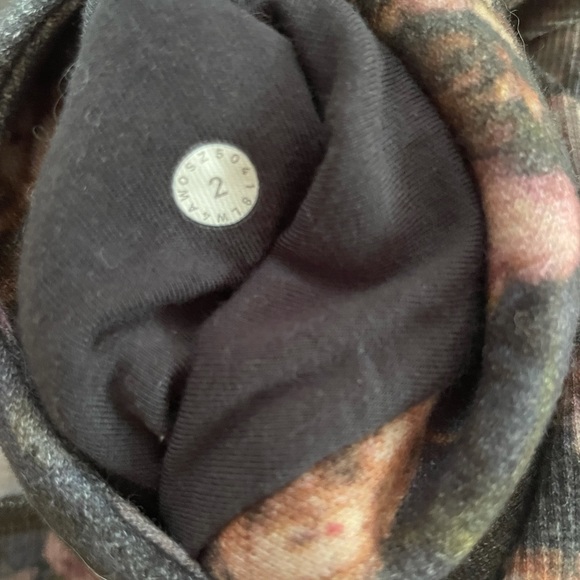 Lululemon Scuba Hoodie - Picture 4 of 4